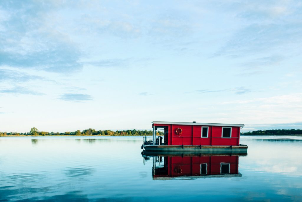 houseboat